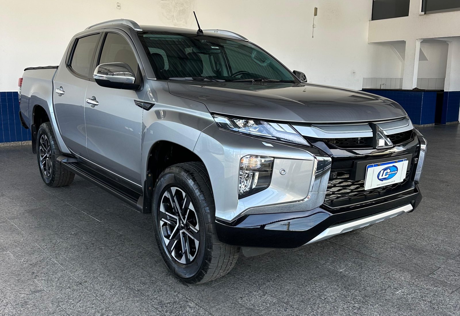 Mitsubishi L200 Triton disponível na Ló Automóveis